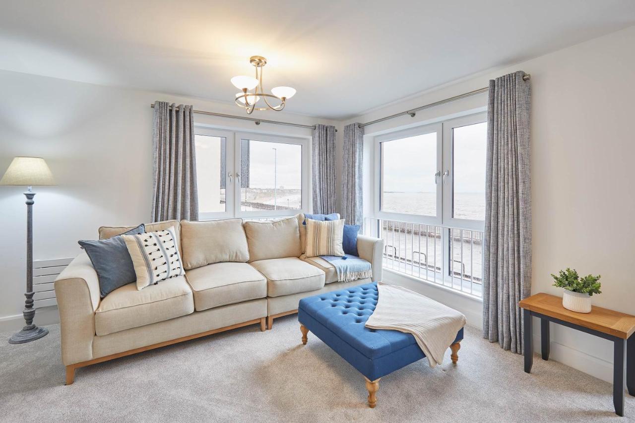 Host & - 3 Queens Court Whitley Bay